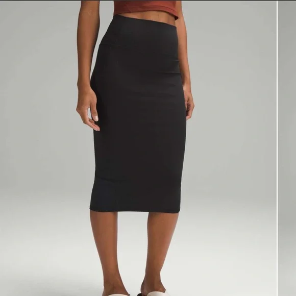 Lululemon Nulu Slim-Fit High-Rise Skirt